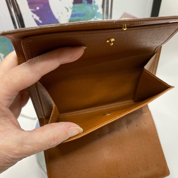 Louis Vuitton Wallet - Picture 2 of 4